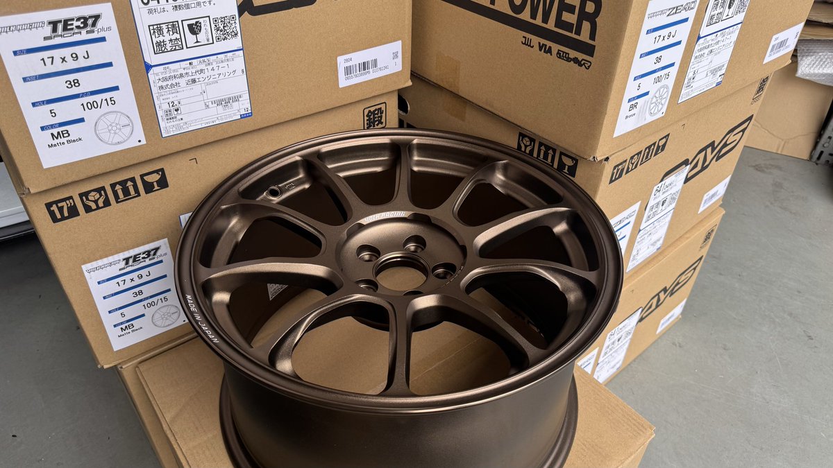 17.かさつ様　オーダー ZE40入荷しました‼️ 17inch×9J+38(100/5)【FACE4】ブロンズ すでに