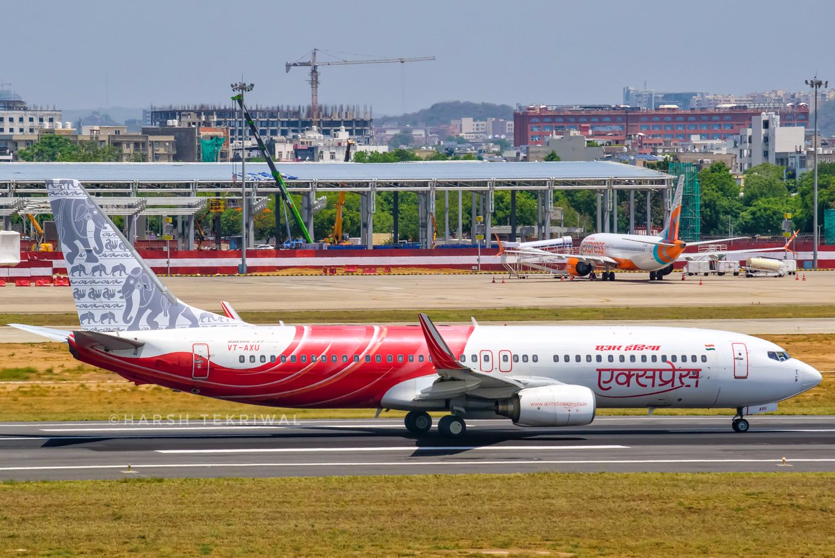 avgeekwithlens's tweet image. An @AirIndiaX combo of old and new! Seen here is a legacy B737 in the old AIX livery, but with new tail art. The aircraft previously had the Garba–Bihu dance tail art. (1/2)

@Jaipur_Airport #SpotTheTail #TalesOfIndia #Boeing #AirIndiaExpress