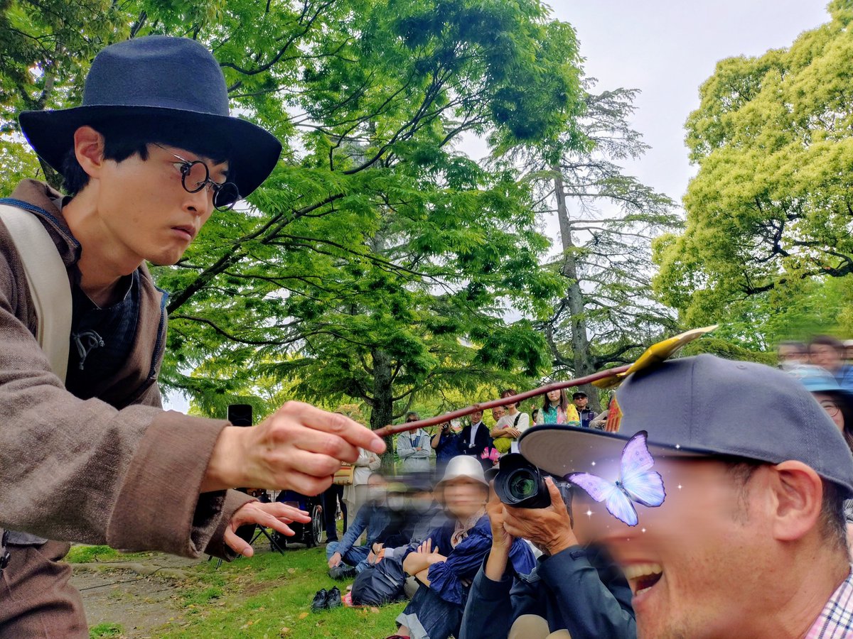 charanbonrantan's tweet photo. 駿府��公園の新緑の中で
ゼロコさんの『ベンチ』鑑賞

前回見た時は、秋の船越公園🍂🍁

その時の季節や風景によって全然違う物語になるから、また見たくなるし、追いかけたくなる👀✨

直接お伝えしそびれ��ゃいましたが、10周年おめでとうございます🎉👏

#ストレンジシード静岡
#ゼロコ https://t.co/zELT2V6LbT