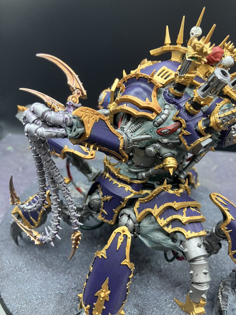gamebox_ks_dr's tweet photo. ついに完成！エンペラーズチルドレン・ディファイラー！これまで作った中で1番大きなキットになりました！装備は近接よりのスカージとフレイマーを装備。これで10版に区切りをつけます👍#ウォーハンマー初心者 #ウォーハンマー40k #warhammer40k https://t.co/2YgbGR0bR4