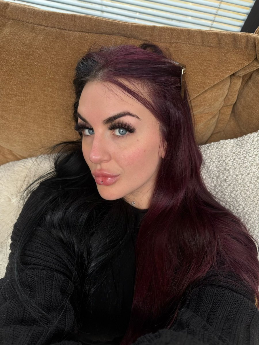 Taylor Hearts SFW tweet media