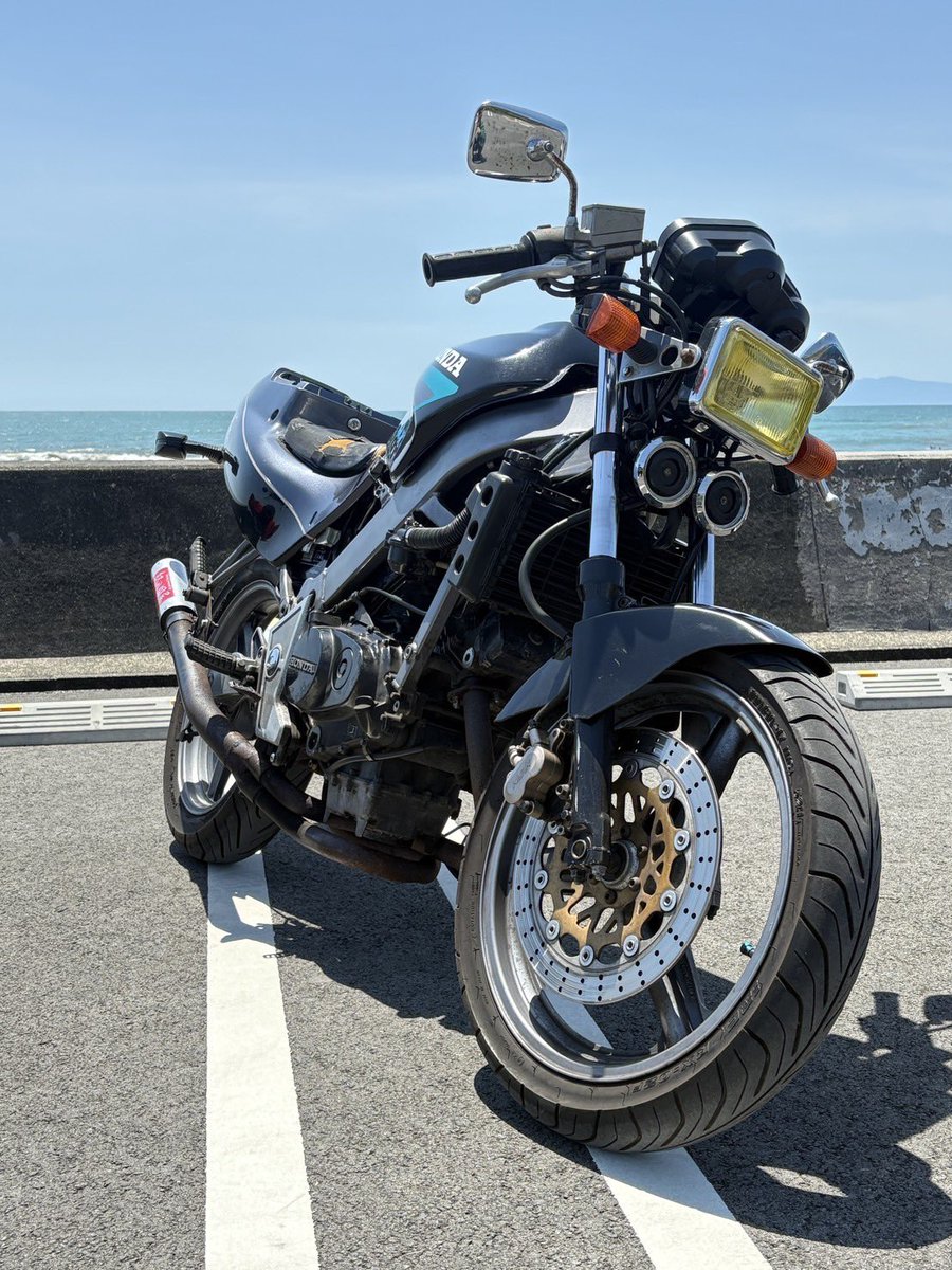 vtz_cefiro's tweet photo. 専門時代の友達と久しぶりツーリング
#zephyr400 #vtz250 #gsxr250 https://t.co/ho7OfOFsCM