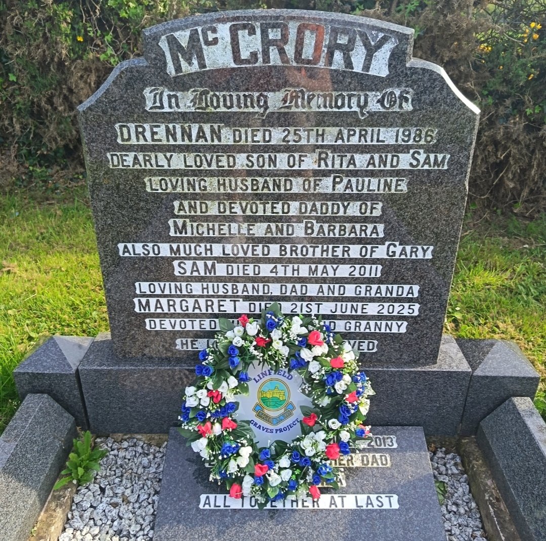 LinfieldGraves's tweet photo. Today we remember Sammy McCrory who passed away on 4th May 2011.

Sam played for Linfield 1944-46 scoring 60 goals in 91 appearances. In each of his 3 seasons the Blues reached the Irish Cup Final.   After defeat in the 1944 Final, they won both the 1945 &amp; 1946 Irish Cup.  

 1/4 https://t.co/tAAFJGZyXF