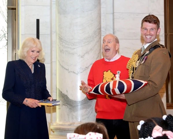 GylesB1's tweet image. Last week I was celebrating the centenary of Winnie-the-Pooh in New York with The Queen. (She kindly brought Kanga a replacement Roo because the original went missing in the 1920s). Today I’m off to Tunbridge Wells to celebrate Pooh &amp;amp; friends at a Pooh birthday party at 2.00 pm.