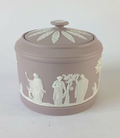 nivagcollects's tweet image. #gift #giftidea #giftforhim #giftforher 
wedgwood #lilac jasperware items for sale including #jewellery 
nivagcollectables.co.uk/c/1/wedgwood/l…