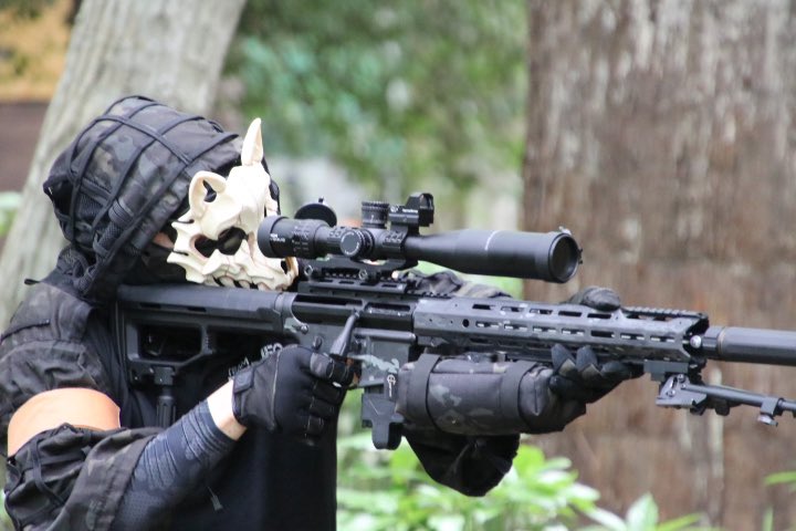 MIGLF_Airsoft's tweet photo. 昨日は3ヶ月ぶりくらいのサバゲーでした
参加された皆様お疲れ様でした！

ボルトアクション楽しいですね〜
サバゲーでボルトアクション使うの初めてだと思うんで、子供の頃からの夢が叶いましたね

次もまたこのライフルを持って行こう☠️ https://t.co/nHTfnyTcCU