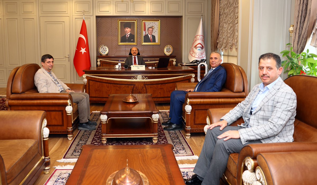adiyamangovtr's tweet photo. Adıyaman Faal Gazeteciler Cemiyeti Başkanı ve Mercan TV Sahibi İbrahim Aslan, Yaylakonak Belediye Başkanı Abuzer Aydın ve ilimiz esnaflarından Mesut Dağeri, Cumhurbaşkanlığı Kararnamesi ile Aydın Valiliği görevine atanan Valimiz Sayın @DrOsmanVarol’u  ziyaret ederek yeni görevinin hayırlı olması temennisinde bulundu.