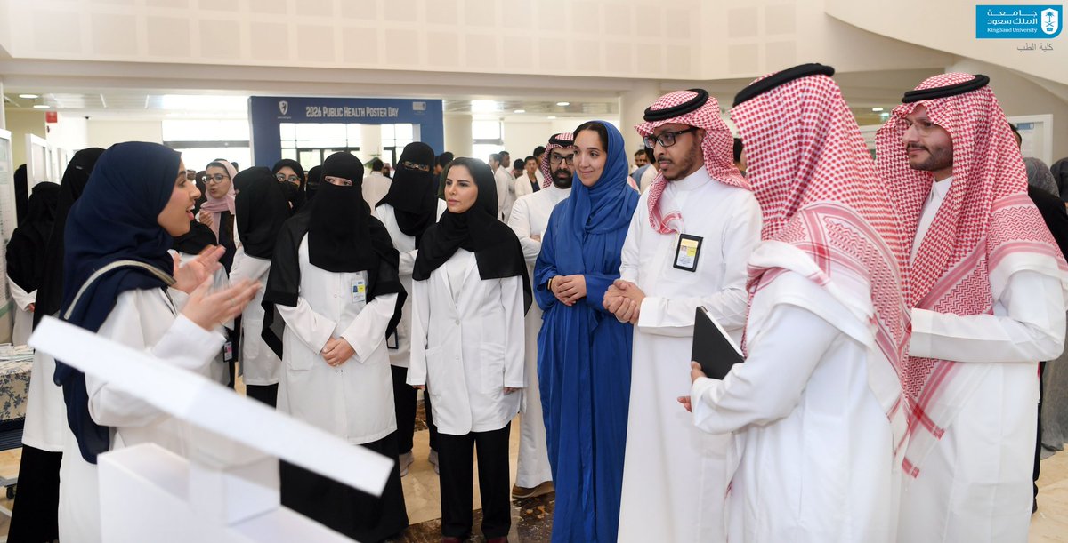 ksu_medicine's tweet photo. عميد #كلية_الطب الدكتور بندر الجفن يفتتح اليوم المعرض الطلابي لملصقات الصحة العامة�� الذي نظّمه قسم طب الأسرة والمجتمع بمشاركة طلاّب وطالبات السنة الثالثة ضمن مقرر (طب المجتمع 311).
#جامعة_الملك_سعود 

https://t.co/5Kem3XM8fe https://t.co/21sEt1NNT0
