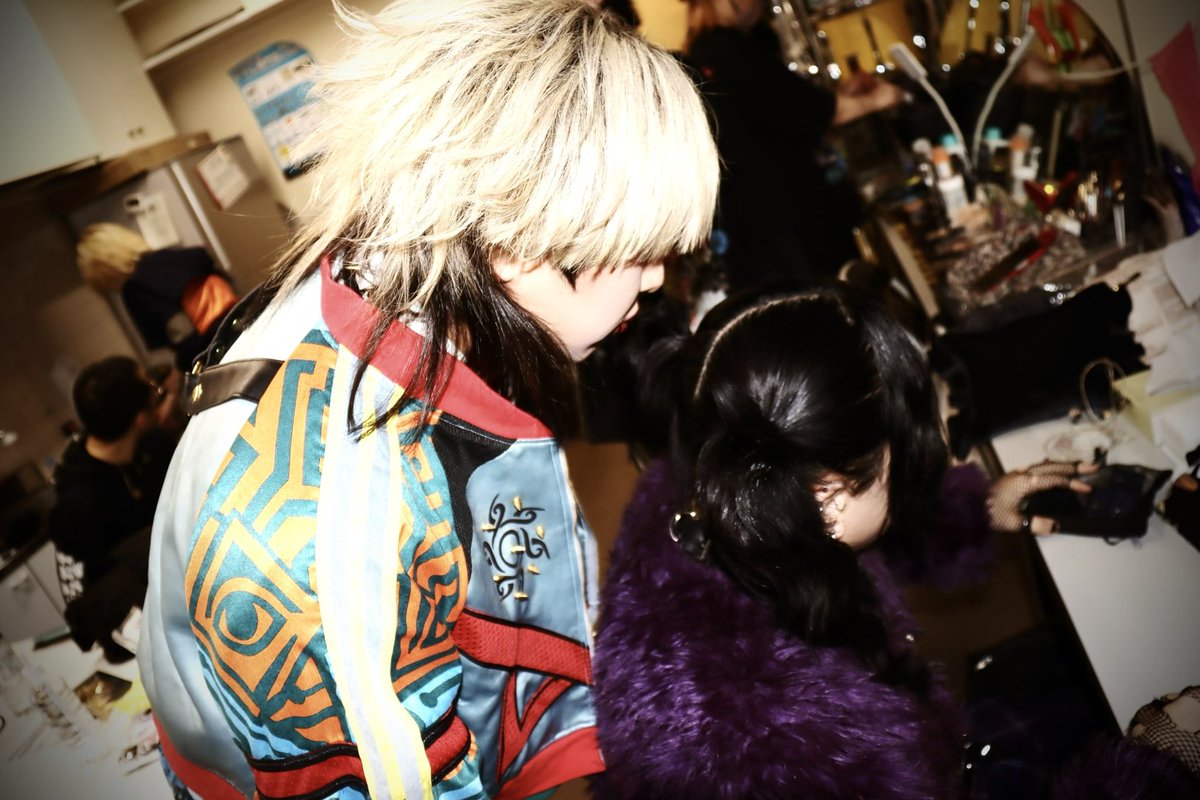 codomo_official's tweet photo. 高松公演の楽屋にて。
お疲れのめんさんにマッサージをしてあげているハヤト氏。
楽しくなってきたのか必要以上にやられてめちゃくちゃ痛がってました…🫠 https://t.co/dcnACjg8mY