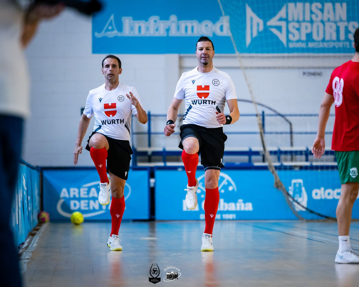 CoGAFS's tweet photo. 🏆 2ª División

👥 Eduardo Sierra / Kepa Díez
👥 Javier Leal / Júlia Àngels García

@CFS_Pinatar 🆚 @CDLeganesFS

📸 @orbitacem

#futsal #aretofutbola #futsalreferee #sanpedrodelpinatar #cogafs https://t.co/SlsDwWQmPG