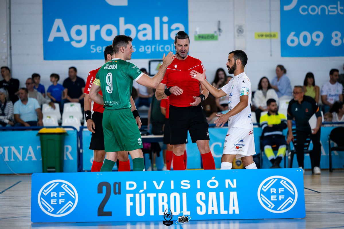 CoGAFS's tweet photo. 🏆 2ª División

👥 Eduardo Sierra / Kepa Díez
👥 Javier Leal / Júlia Àngels García

@CFS_Pinatar 🆚 @CDLeganesFS

📸 @orbitacem

#futsal #aretofutbola #futsalreferee #sanpedrodelpinatar #cogafs https://t.co/SlsDwWQmPG