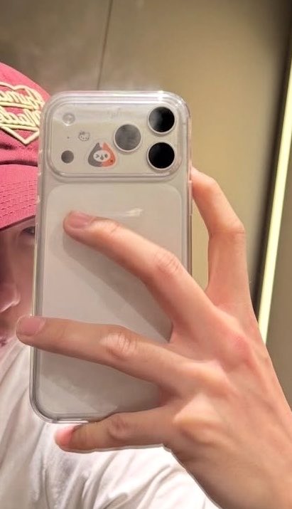 matching mumu’s sticker on their phones… they’re so parent-coded😣🤏🏻

#FirstKhaotung #เฟิร์สข้าวตัง