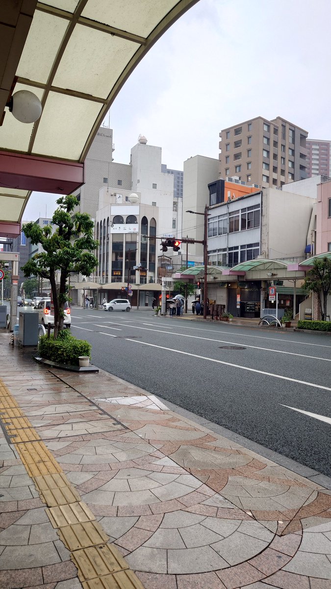 central_krtk's tweet photo. 5月3日は浜松まつり本番初日。
一年で一番忙しい日です💪
そんな中ですが、今日はあいにくの雨☔
しかし祭り参加の皆さんはそんな中でも変わらず気合いが入っています🔥
これからが本番です❗️

#浜松まつり #浜松 #まつり #ゴールデンウィーク #くれたけイン https://t.co/ZmDVx5IUv6