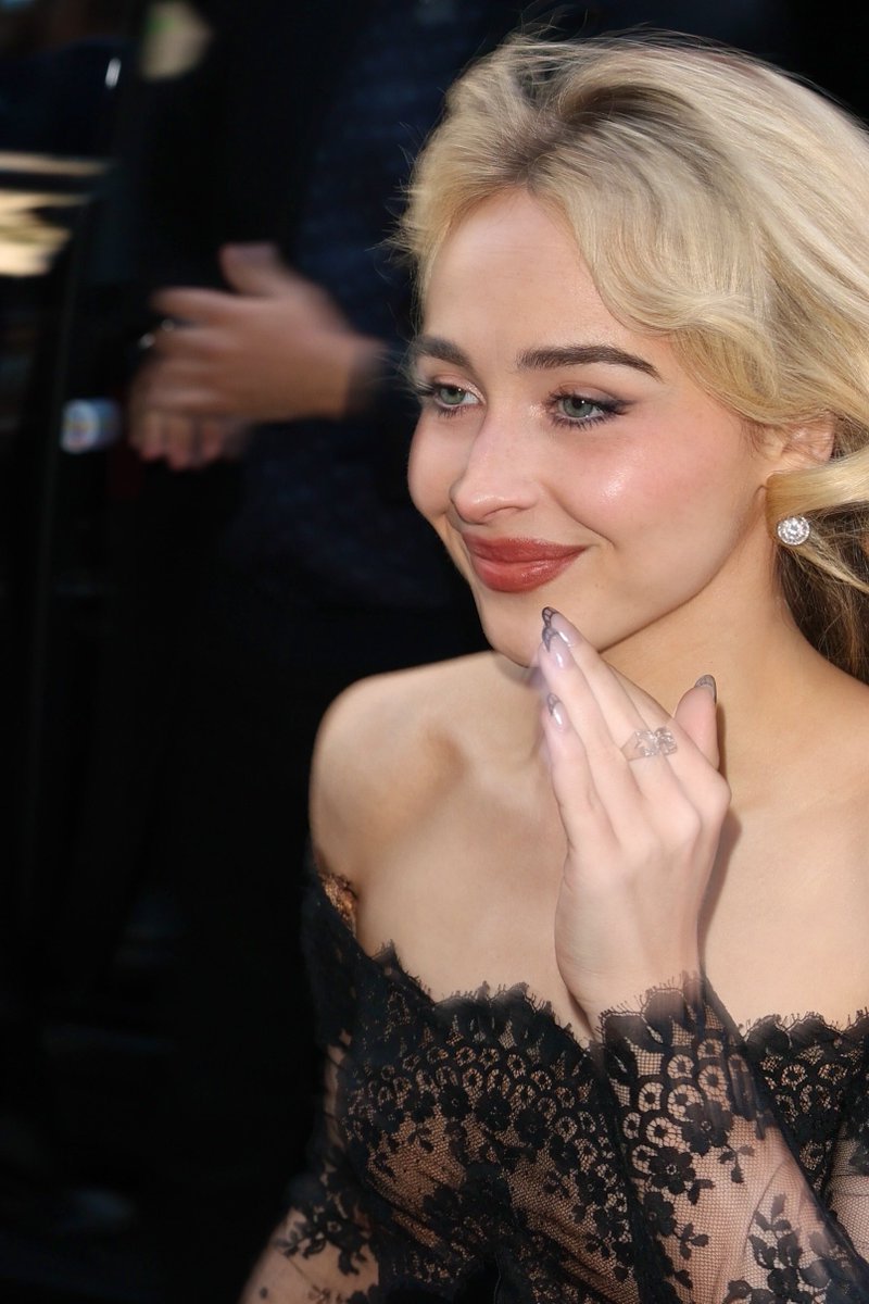 sabrina daily tweet media
