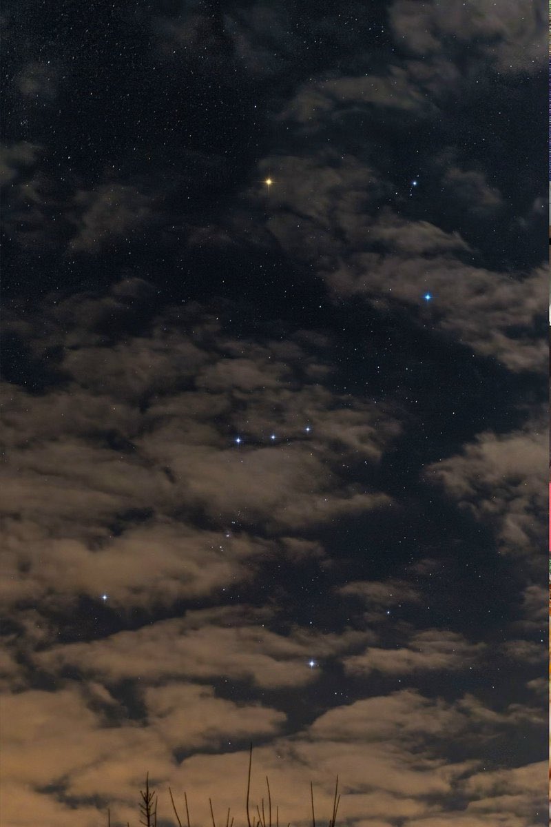 astrooalert's tweet photo. Orion peeking through the clouds.

📸 Panagiotis Xipteras. https://t.co/9fPRJYoCtD