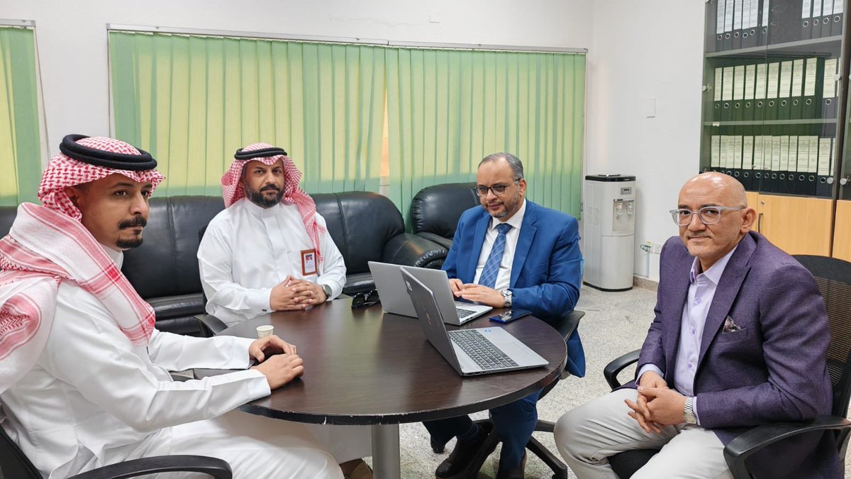 #جامعة_الحدود_الشمالية
ضمن جهود عمادة التطوير والجودة لمتابعةمعايير ضمان الجودة، زارت وكالة العمادة (ضمان الجودة)كلية الطب، بحضور وكيل الكلية للتطوير والشراكة المجتمعية ورئيس وحدة التطوير والجودة، حيث نوقشت أعمال ضمان الجودة واستعرضت الموضوعات اللازمة لتطبيق المعايير الأكاديمية