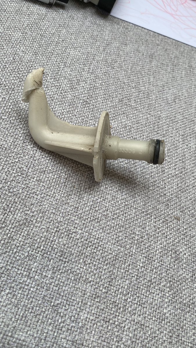 ahennessy1's tweet photo. @Hozelock how do I get hold of a spare inlet connection for hose reel . Old one has snapped off . Part says 83306 2 https://t.co/TIGN0RIOlm