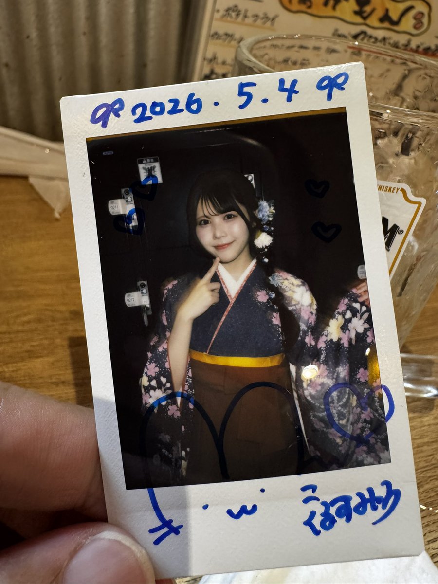どんなに広い会場でも見つけてくれる
念能力か超能力、もしくは悪魔の実の能力者

一度ハマると抜けさせてくれない
あなたもハマってみませんか？

#来栖みう
#すべての瞬間は君だった