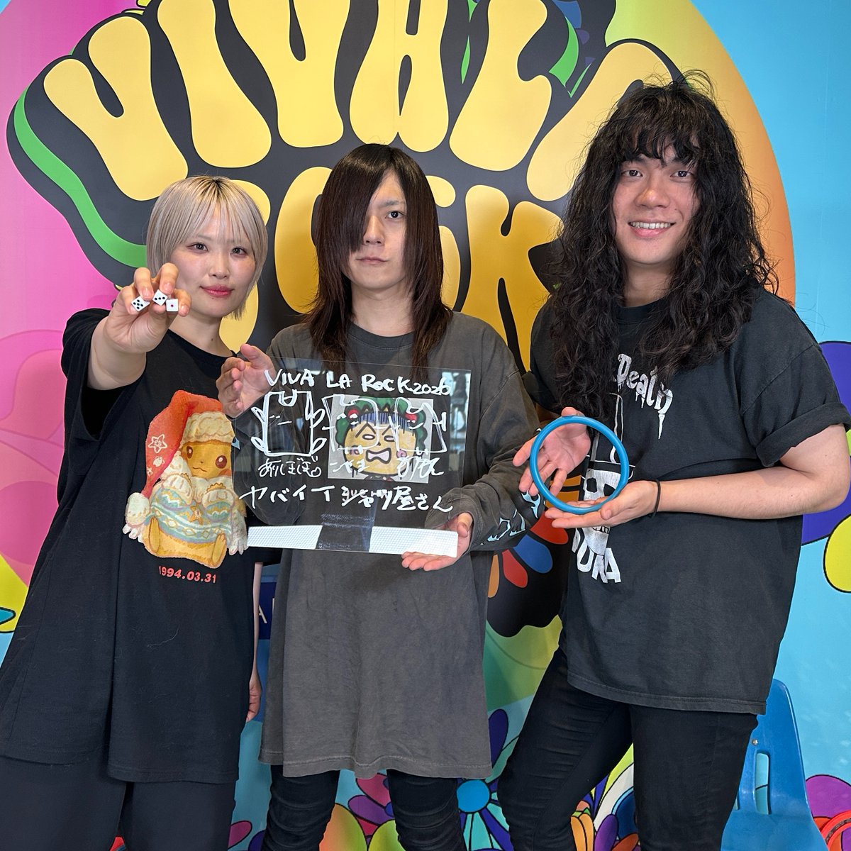 LINEVOOM_Japan's tweet photo. ＼⋱『VIVA LA ROCK 2026』プレゼントキャンペーン🎁／⋰

#ビバラ に出演した #ヤバT(@yabaT_official)のサイン入りパネルが当たる✨

▼応募方法
このアカウントをフォロー
この投稿をリポスト

▼キャンペーン規約
https://t.co/wH6R3ejJJy

⇩LIVE配信もチェック🎸5/4（月） よる8時～