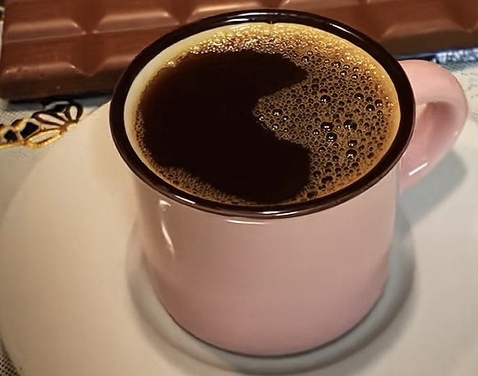 خربشة ظهرية 🌹

ما عاد يغريني اللي 
كان يغريني الظاهر إني كبرت ..
أكثر من اللازم ،،،

بس هيك