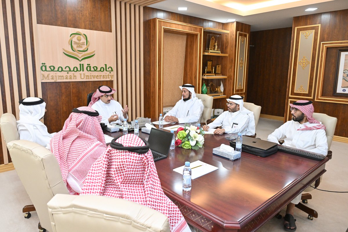 umajmaah's tweet photo. رئيس #جامعة_المجمعة يستعرض أعمال استكمال مشروع 
" تمايز وريادة الجامعات "، ويطّلع على أبرز المستجدات والمبادرات ، والجهود التكاملية لدعم تحقيق المستهدفات وتعزيز الأثر المؤسسي . https://t.co/JvqazBrT3h