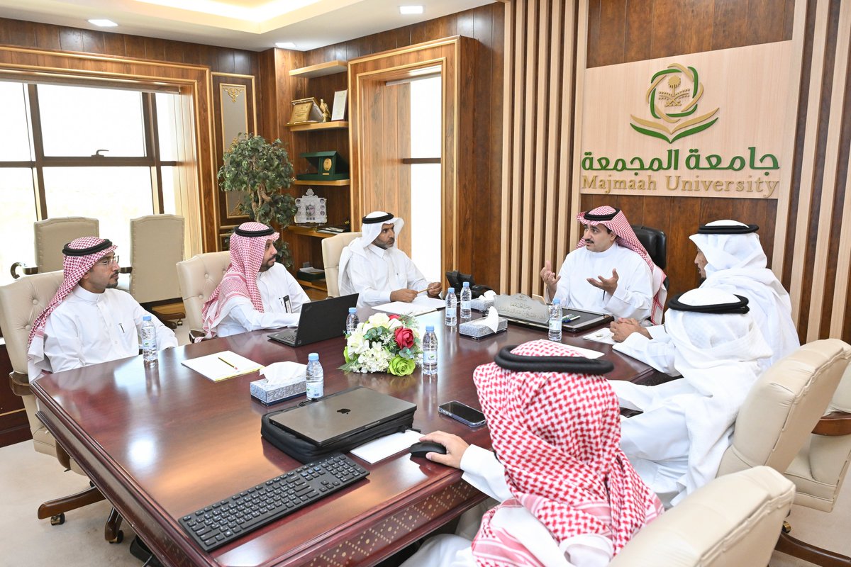umajmaah's tweet photo. رئيس #جامعة_المجمعة يستعرض أعمال استكمال مشروع 
" تمايز وريادة الجامعات "، ويطّلع على أبرز المستجدات والمبادرات ، والجهود التكاملية لدعم تحقيق المستهدفات وتعزيز الأثر المؤسسي . https://t.co/JvqazBrT3h