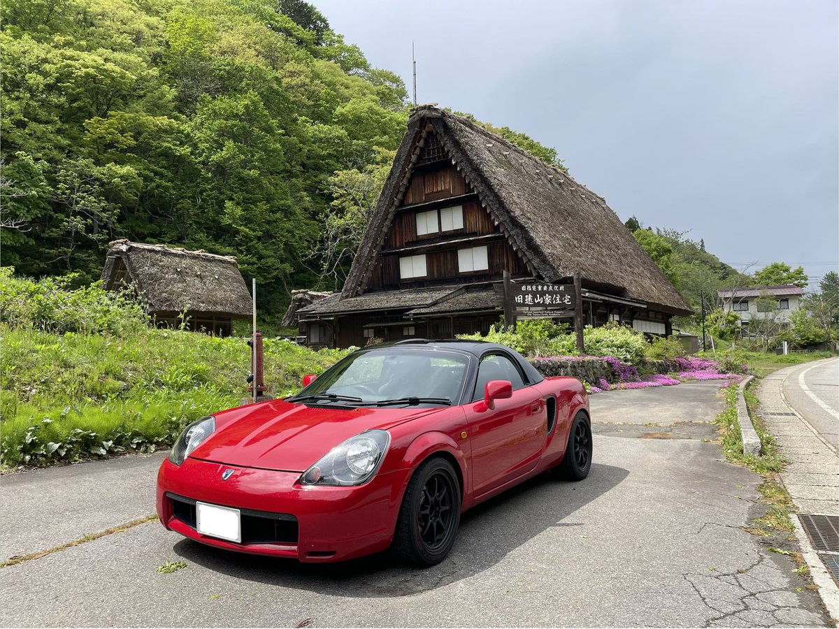 mrstyper's tweet photo. GW後半は太平洋から日本海へ。
東海環状の美濃加茂まで大人道で、その後は下道と能登自動車道無料区間利用の氷見番屋まで約400km。白川郷で少し渋滞した程度で、雨にも遭遇したけど、赤号と合掌造りのいい写真も撮れました。
静岡も魚が美味しいけど、日本海の魚はやっぱり格別。 https://t.co/KzZyxiJIo1