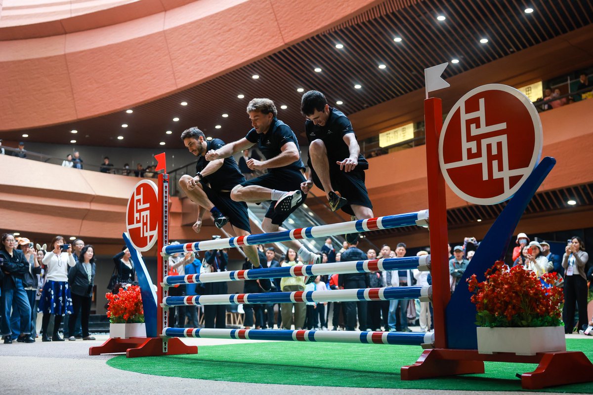 shanghai490528's tweet image. Horses, speed, and Chinese #architecture — all in one stunning frame.The 2026 #Longines Global #Champions Tour recently took over #Shanghai's Juss International #Equestrian Centre. This year's course was designed with traditional Chinese architectural elements.#sport #race