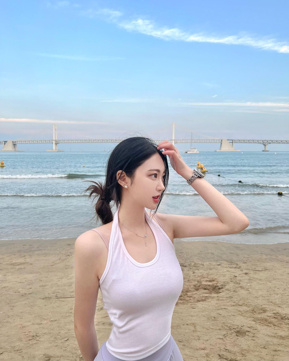 EldekOrhan75393's tweet photo. 승무원인데 오늘은 하늘 대신 바다 위에서.. 바람이 너무 야하게 불어���.. 

#맘눌뎀 #트친소 #섹트 #승무원 https://t.co/YkH1uVdhiw