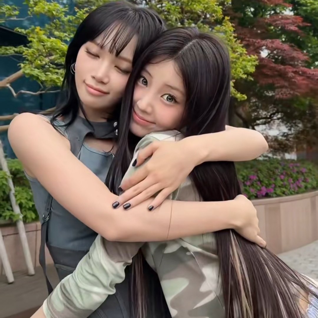 2025                                       2026

mother and daughter 🥹🥹