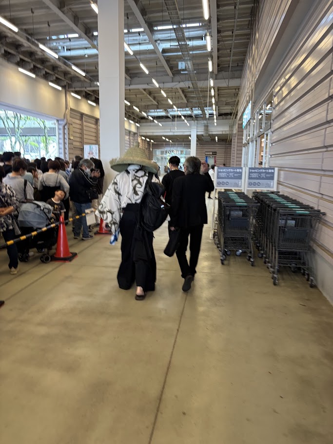 今日はお墓参りをしたあと、この方の演奏を聞いてきました。