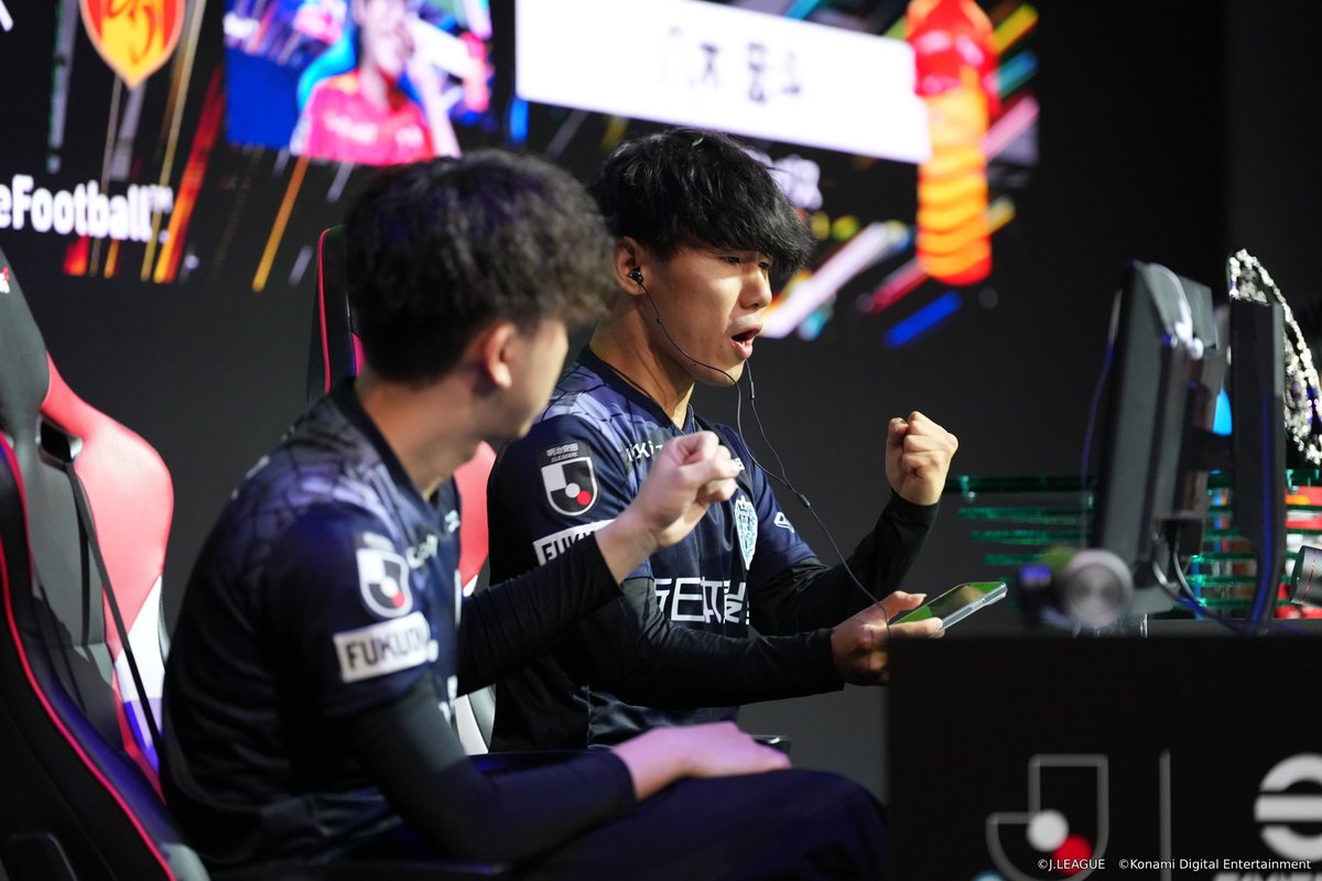 we_konami's tweet photo. 【悲願の初優勝！】
eＪ.LEAGUE #eFootball™ 2026シーズンの激闘を制したのはアビスパ福岡！

クラブには賞金500万円が贈られ、選手の2名は「eFootball™ Championship 2026 OPEN Regional Finals」への進出が決定！世界大会出場を目指します！

決勝ゴールはこちらから↓
https://t.co/Gd0mMeRInB https://t.co/rir8bHTGc7