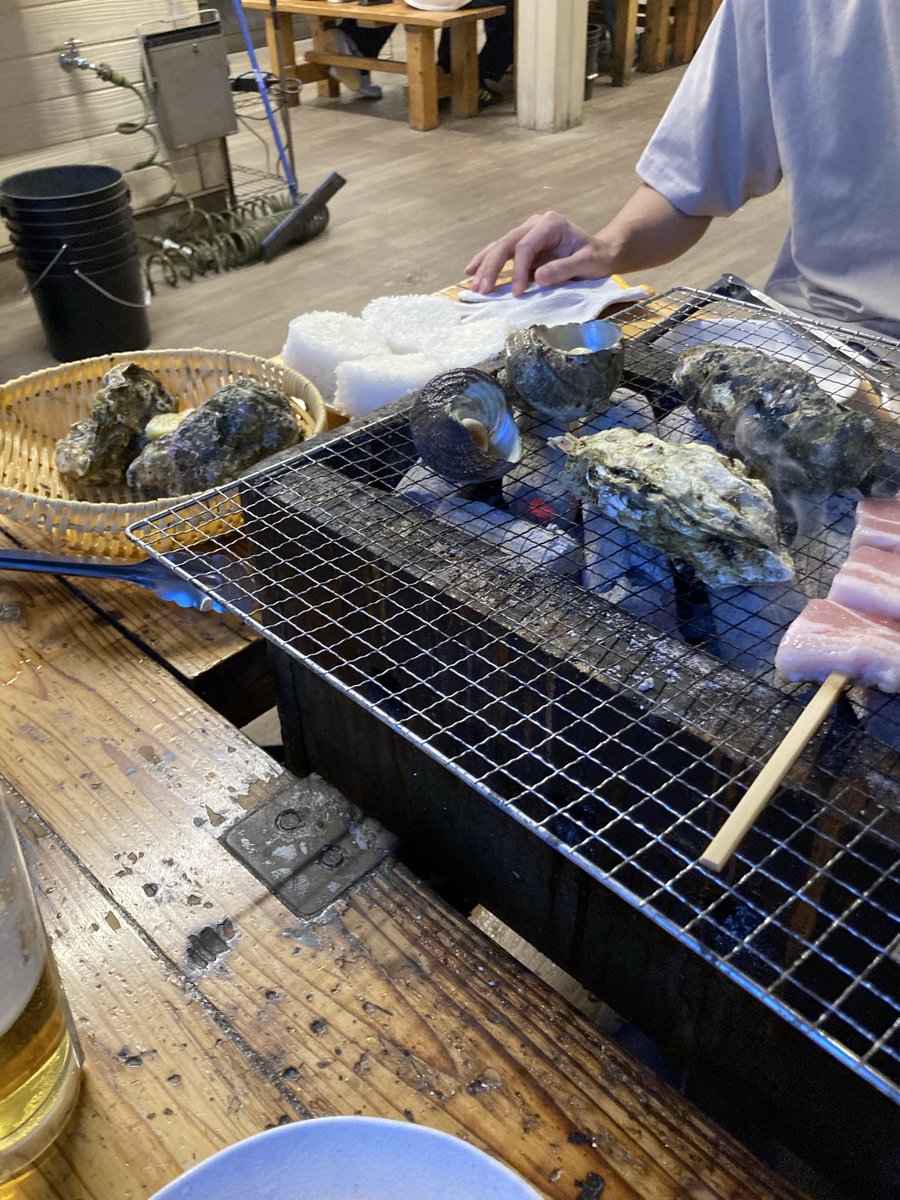 kdmmj's tweet photo. 今晩は、お友だちと3人で牡蠣小屋に来ました( ᴖ ̫ᴖ )♩私は運転手なので飲みませんが、お腹いっぱい食べました。★ https://t.co/StRyvAhTSf