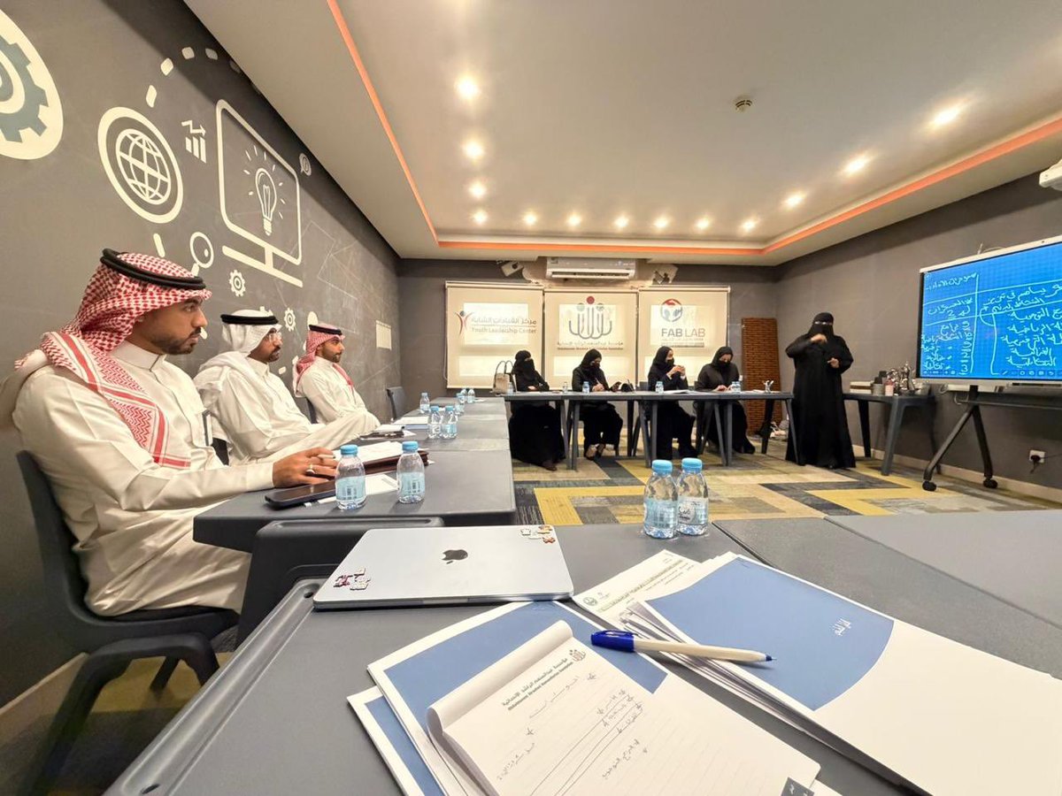HChofuf's tweet photo. عقدت لجنة التنمية الاجتماعية وصحة الأسرة ضمن برنامج المدن الصحية ورشة عمل لاستكمال عناصر وثيقة المبادرة. https://t.co/54NoF4N1nx