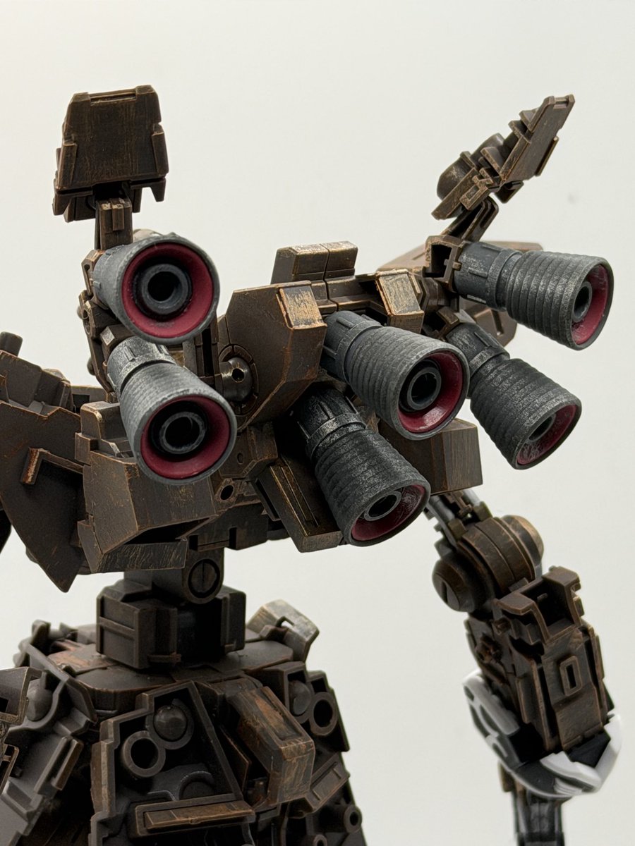 Tsurha_'s tweet image. i’m glad i used metallic copper for dry brushing instead of a chrome silver, it looks quite nice. #gunpla #drybrush #weathering #gundam