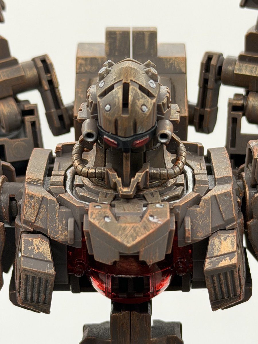Tsurha_'s tweet image. i’m glad i used metallic copper for dry brushing instead of a chrome silver, it looks quite nice. #gunpla #drybrush #weathering #gundam