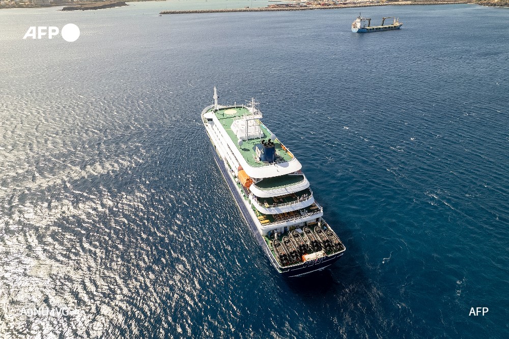 RedaccionUH's tweet photo. La OMS investiga un brote de hantavirus que ha matado a tres personas en un crucero que se dirigía a Canarias, otra persona de 69 años se encuentra ingresado en un hospital de Sudáfrica y otros dos pasajeros podrían ser evacuados https://t.co/rWyLdSy361