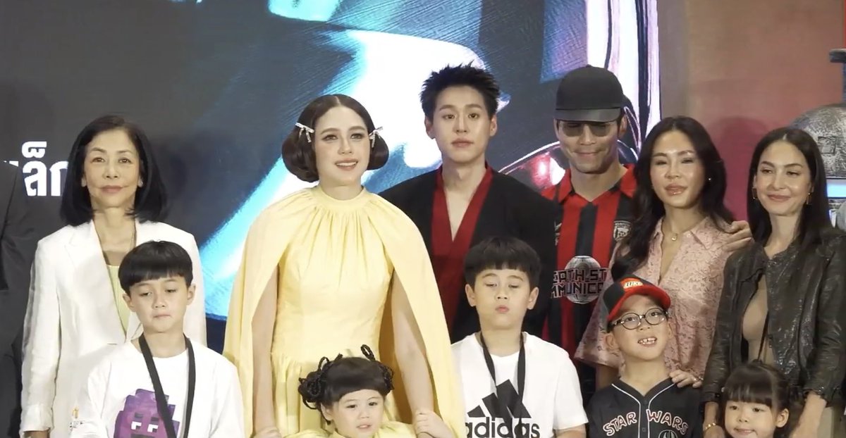 เอนดูบิวกิ้นอะ ถ่ายรวมกะหลายๆครอบครัวละเหมือนลูกชายคนโตมาก 5555555555555555555555555555555

 #LEGOSiamParagonxBILLKIN