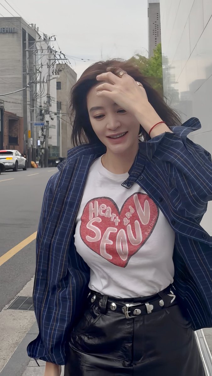 janejira0802's tweet image. 💛🩵สวยคะ #kimhyesoo #ILoveYou ❤️❤️