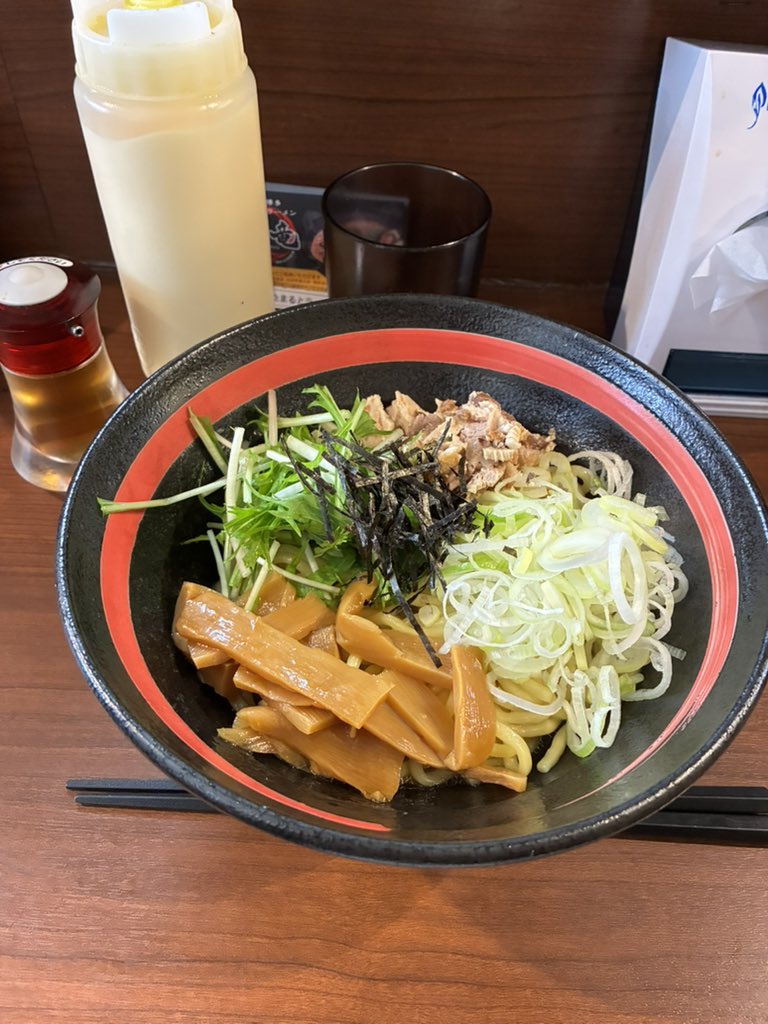 rahmen_ruby's tweet photo. 54中洲屋台ラーメン 一竜
東京大井町にて、油そばをいただく🍜
マヨと酢もお好みで追加可能、今回は酢を入れてみたけどだいぶまろやかになるね👍
次回来る時は通常のラーメンも試してみたい🍜 https://t.co/V9PQnPjAqr