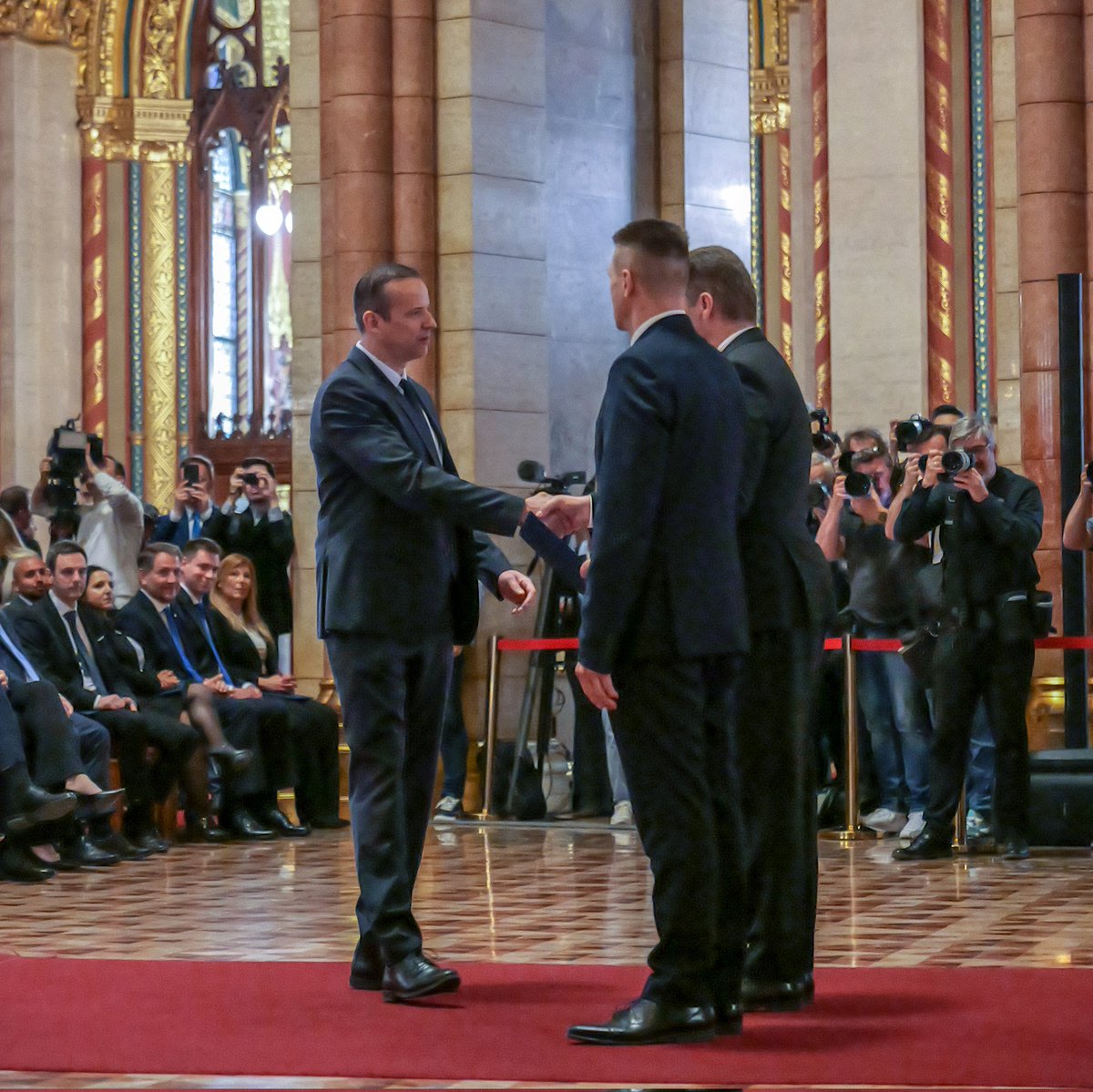 Toroczkai László tweet media