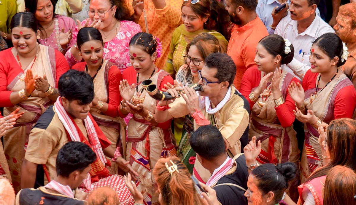 CNBCTV18News's tweet image. #AssamResults | #BJP workers celebrate in Guwahati as the party-led NDA gears up for a hat-trick in Assam, with its tally likely to touch 100, while the #Congress is languishing at a distant second

📷 PTI | #ElectionResult2026  #AssemblyElections
#AssamElection  

Read: