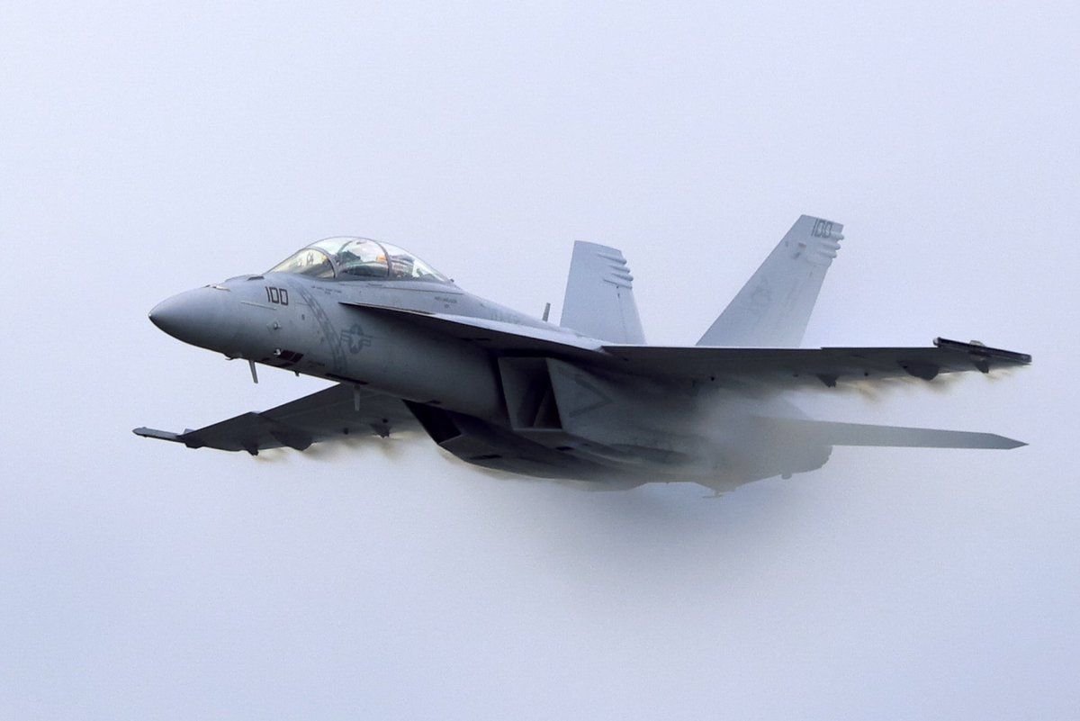 ORIONMK3's tweet photo. 2026.05.01 岩国基地　Rhino demonstration team  F/A-18F Dback #100 https://t.co/b6Qq5a2FHM