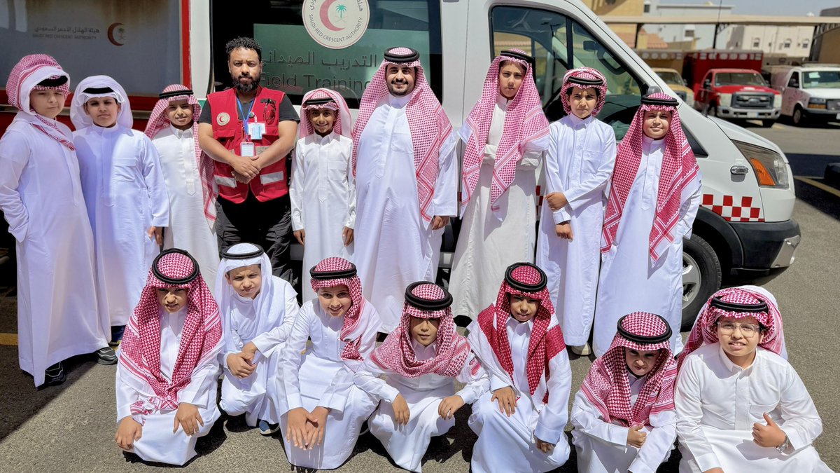 othman_school's tweet photo. قدّمت هيئة الهلال الأحمر السعودي بتبوك د��رة #المسعف_الصغير لطلاب ابتدائية عثمان بن عفان الأهلية، لتعزيز مهارات الإسعافات الأولية وغرس ثقافة الإنقاذ والتصرف السليم في الحالات الطارئة. https://t.co/WzYmQQ8ZkX