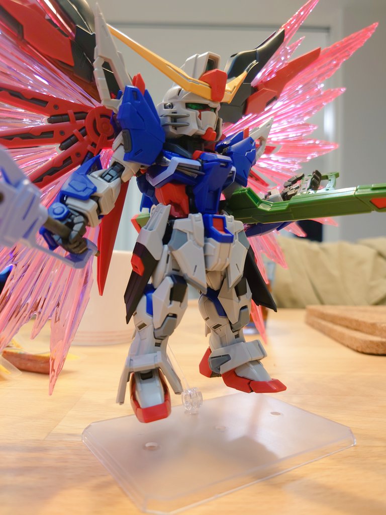 usagoehachiman's tweet image. MGSDデスティニーできた。良いプラモデルだわ。デカすぎてアクションベース7の耐荷重ギリギリだけど…。 #ガンプラ #gunpla