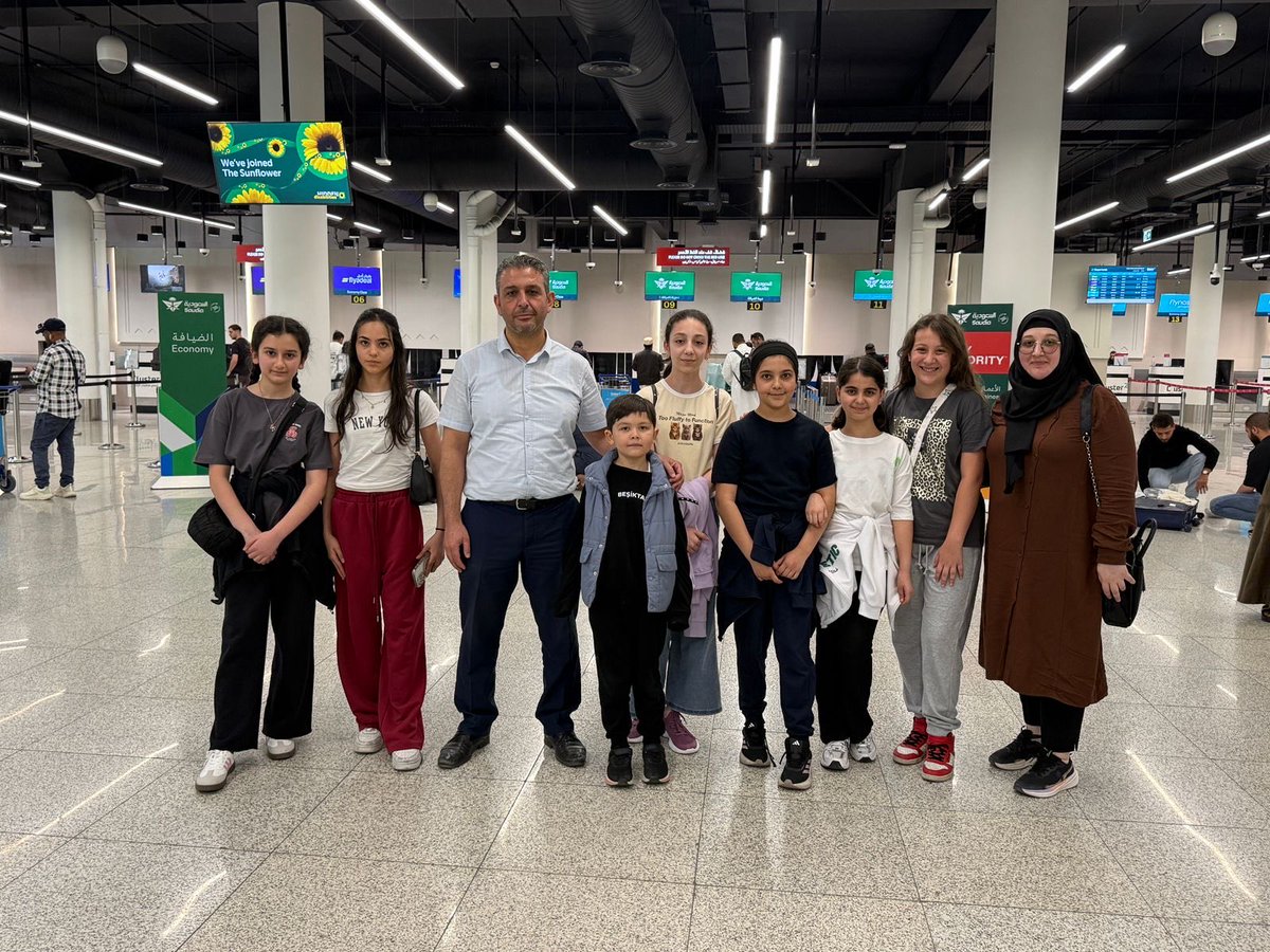 CiddeEgitim's tweet photo. Abha Türk Okulumuz öğretmen ve öğrencilerimizi “18. MEB Uluslararası Robot Yarışması Finalleri”ne katılmak üzere Türkiye’ye 
uğurladık.

Cidde Eğitim Ataşeliği olarak yarışmalara katılacak evlatlarımıza başarılar diliyoruz. https://t.co/Qec4yE88zS