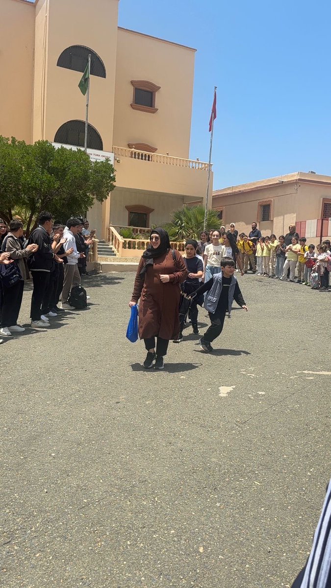 CiddeEgitim's tweet photo. Abha Türk Okulumuz öğretmen ve öğrencilerimizi “18. MEB Uluslararası Robot Yarışması Finalleri”ne katılmak üzere Türkiye’ye 
uğurladık.

Cidde Eğitim Ataşeliği olarak yarışmalara katılacak evlatlarımıza başarılar diliyoruz. https://t.co/Qec4yE88zS