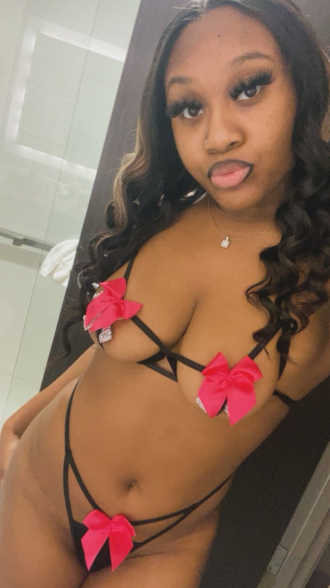 hercandylandd's tweet photo. Do I look good enough to suck on you?👅 https://t.co/KVDhB4PD4v