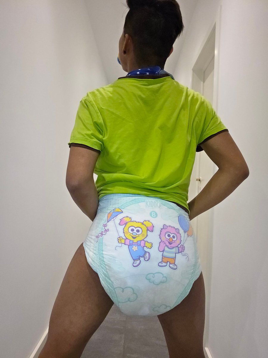 _LittleCutieBoy's tweet photo. Baby mood!☺️🍼🌟
#abdl #diaperboy #babyboy https://t.co/ZDD8SAzRJk