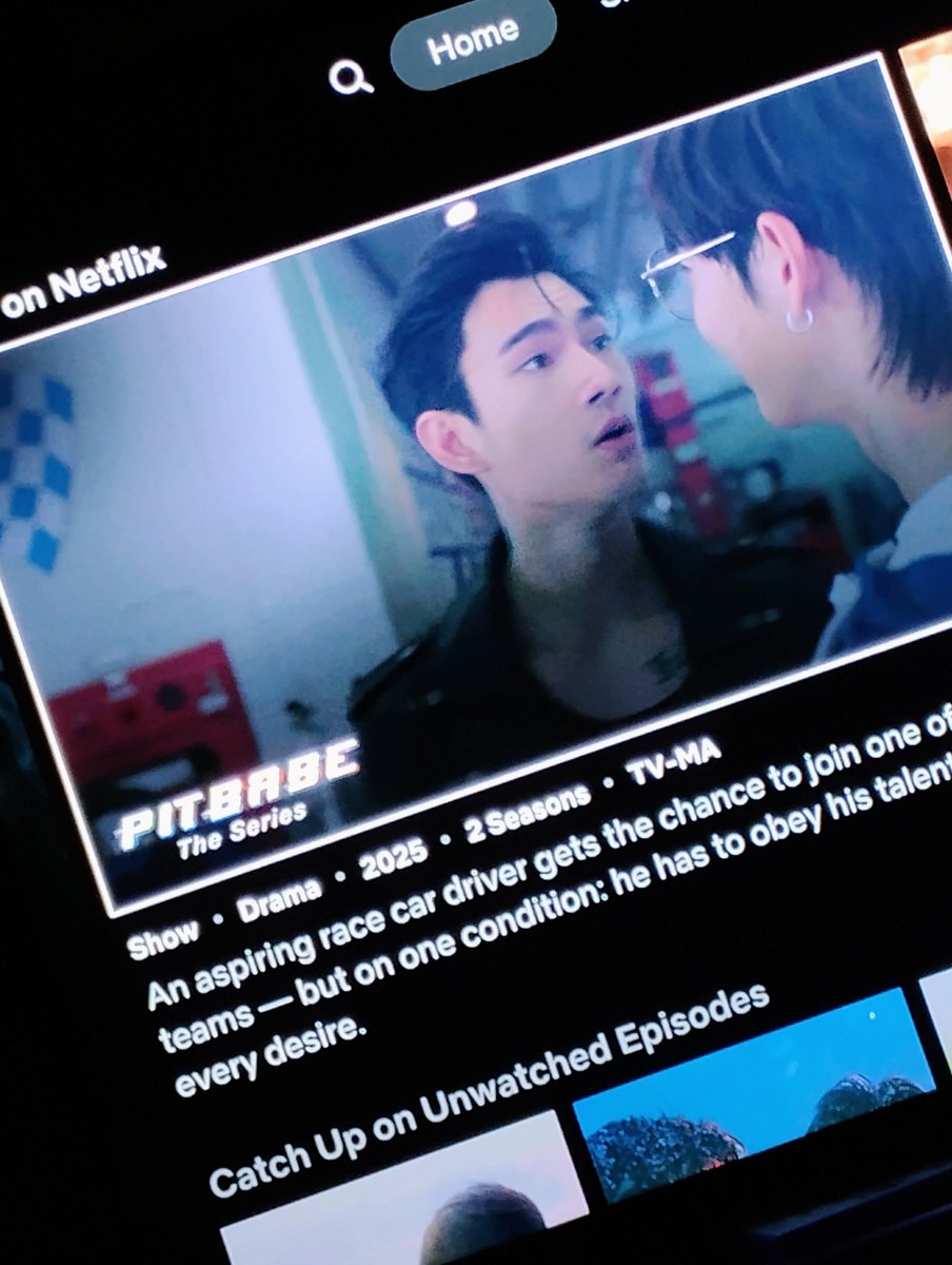 BrookeJaffe0317's tweet image. Waking up to this on my day off. I have so much farm work to do, but now... @netflix @pavelphoom @PitBabeSeries Thanks.  😜 #lazyday #pitbabe
